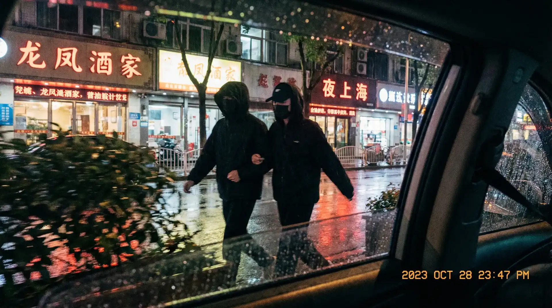 少萝视频 - 顶流明星深夜密会现场抓拍照片